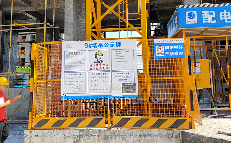 塔吊護(hù)欄，建筑工地塔吊基礎(chǔ)護(hù)欄